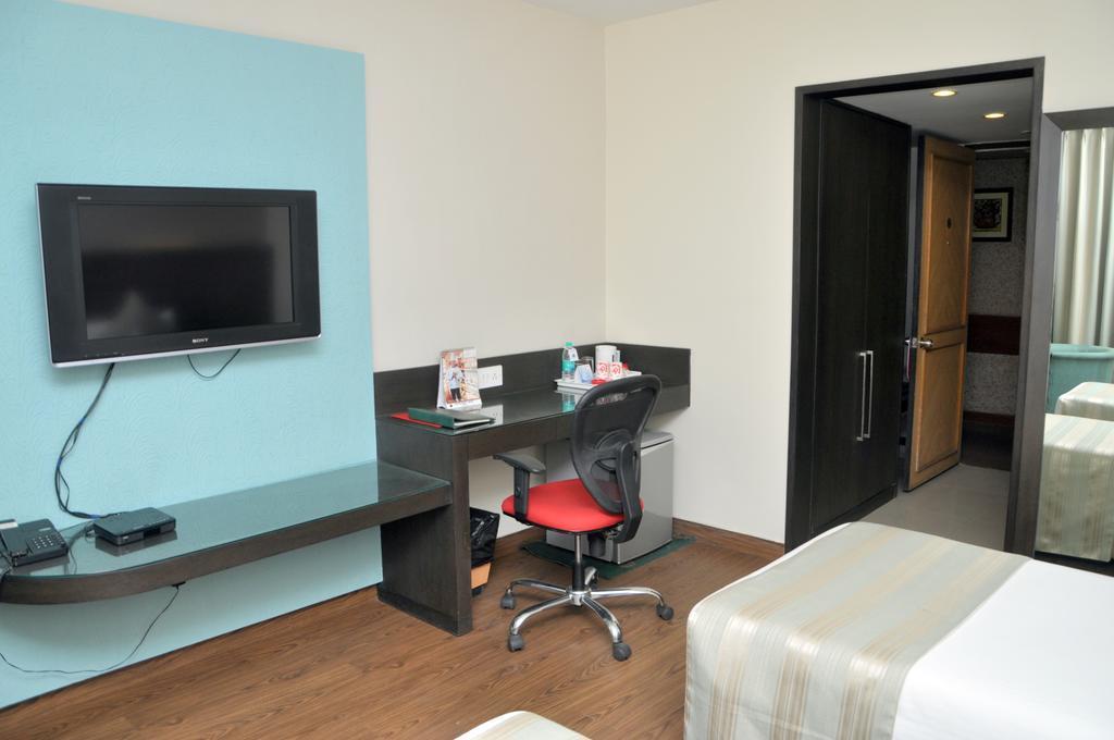 Indismart Hotel Calcutta Buitenkant foto