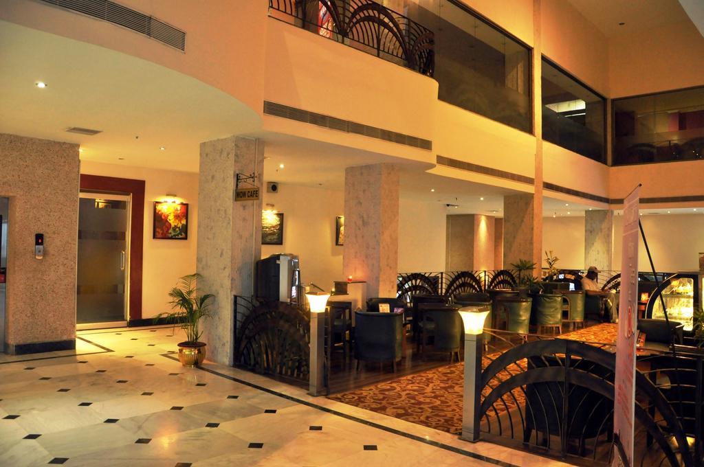Indismart Hotel Calcutta Buitenkant foto