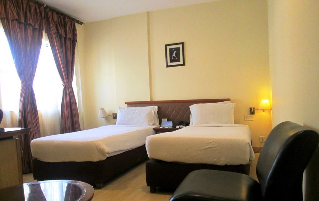 Indismart Hotel Calcutta Buitenkant foto