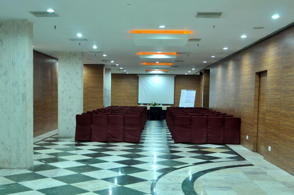 Indismart Hotel Calcutta Buitenkant foto