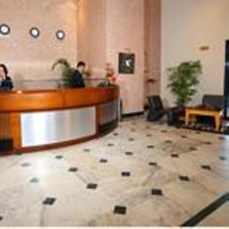 Indismart Hotel Calcutta Buitenkant foto