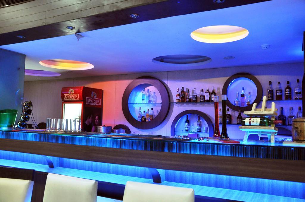 Indismart Hotel Calcutta Buitenkant foto