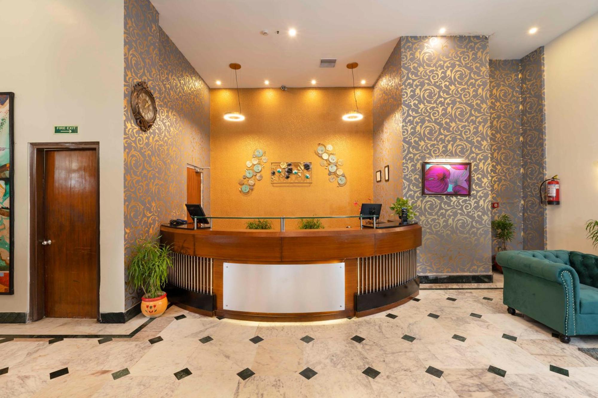 Indismart Hotel Calcutta Buitenkant foto