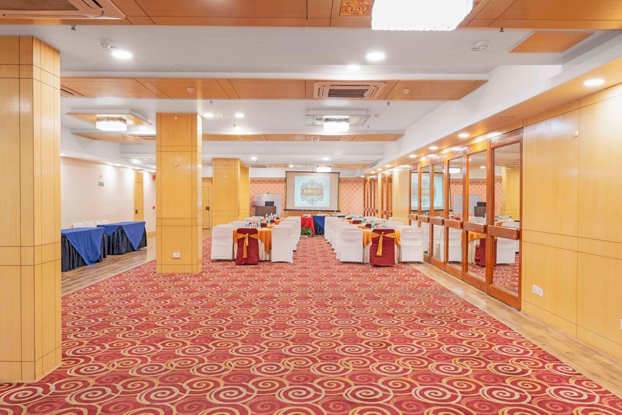 Indismart Hotel Calcutta Buitenkant foto