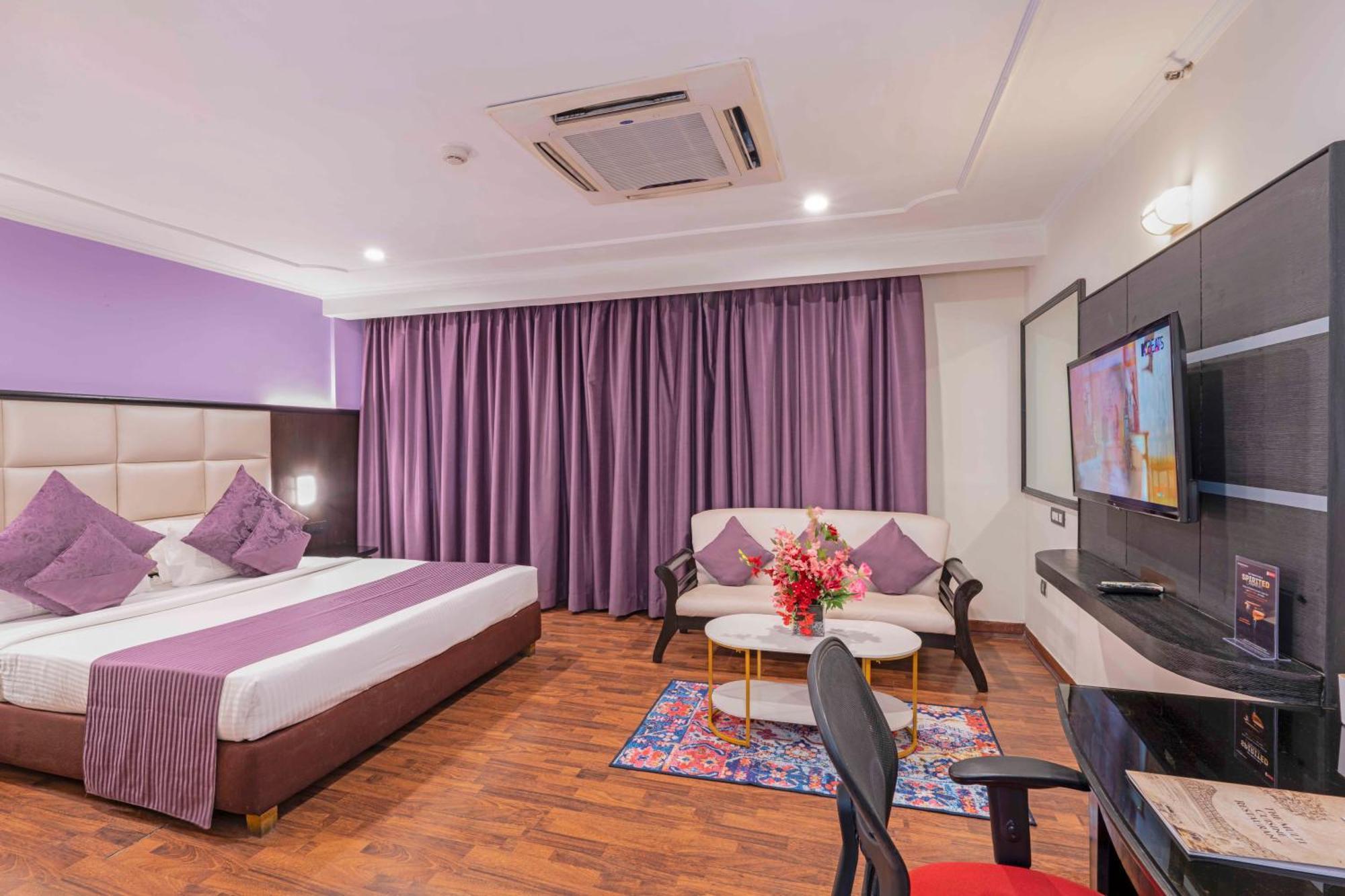 Indismart Hotel Calcutta Buitenkant foto