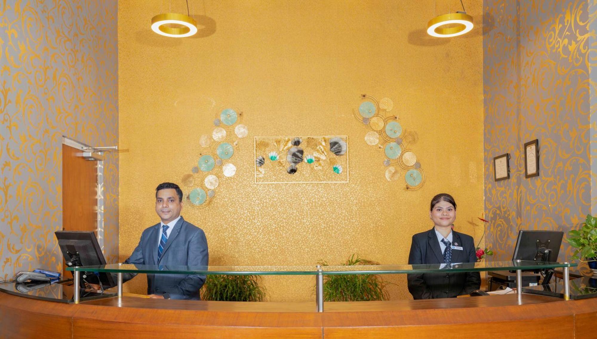 Indismart Hotel Calcutta Buitenkant foto