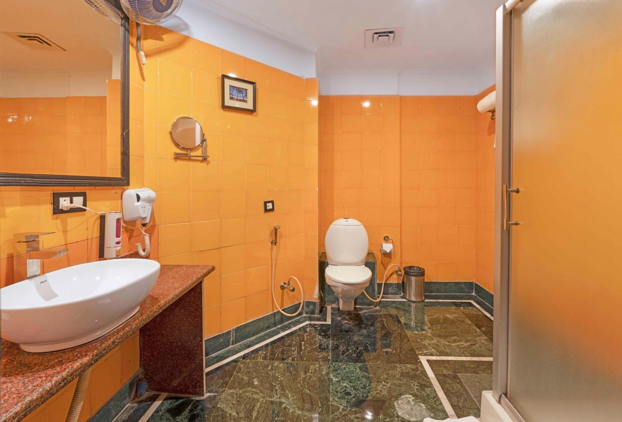 Indismart Hotel Calcutta Buitenkant foto