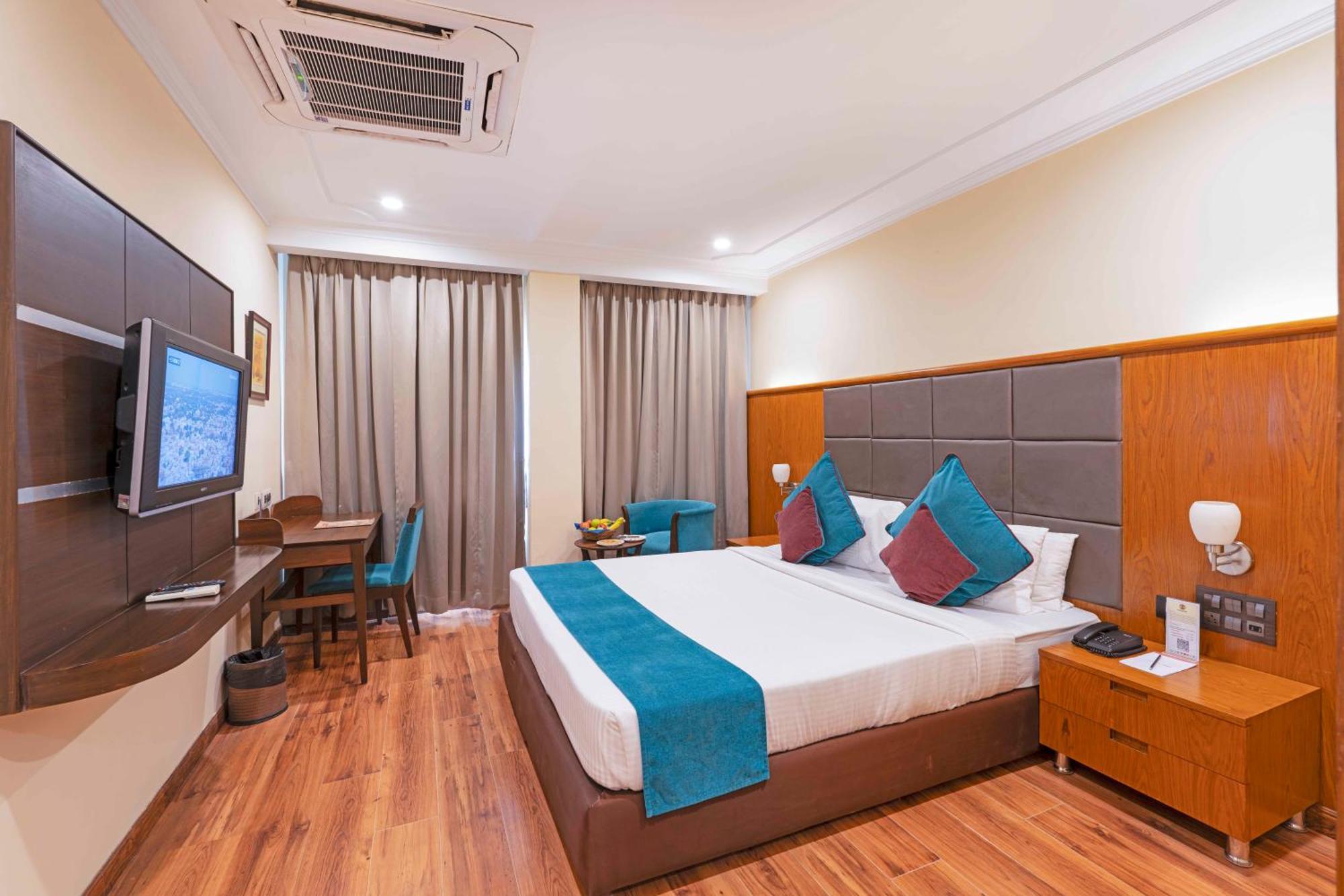 Indismart Hotel Calcutta Buitenkant foto