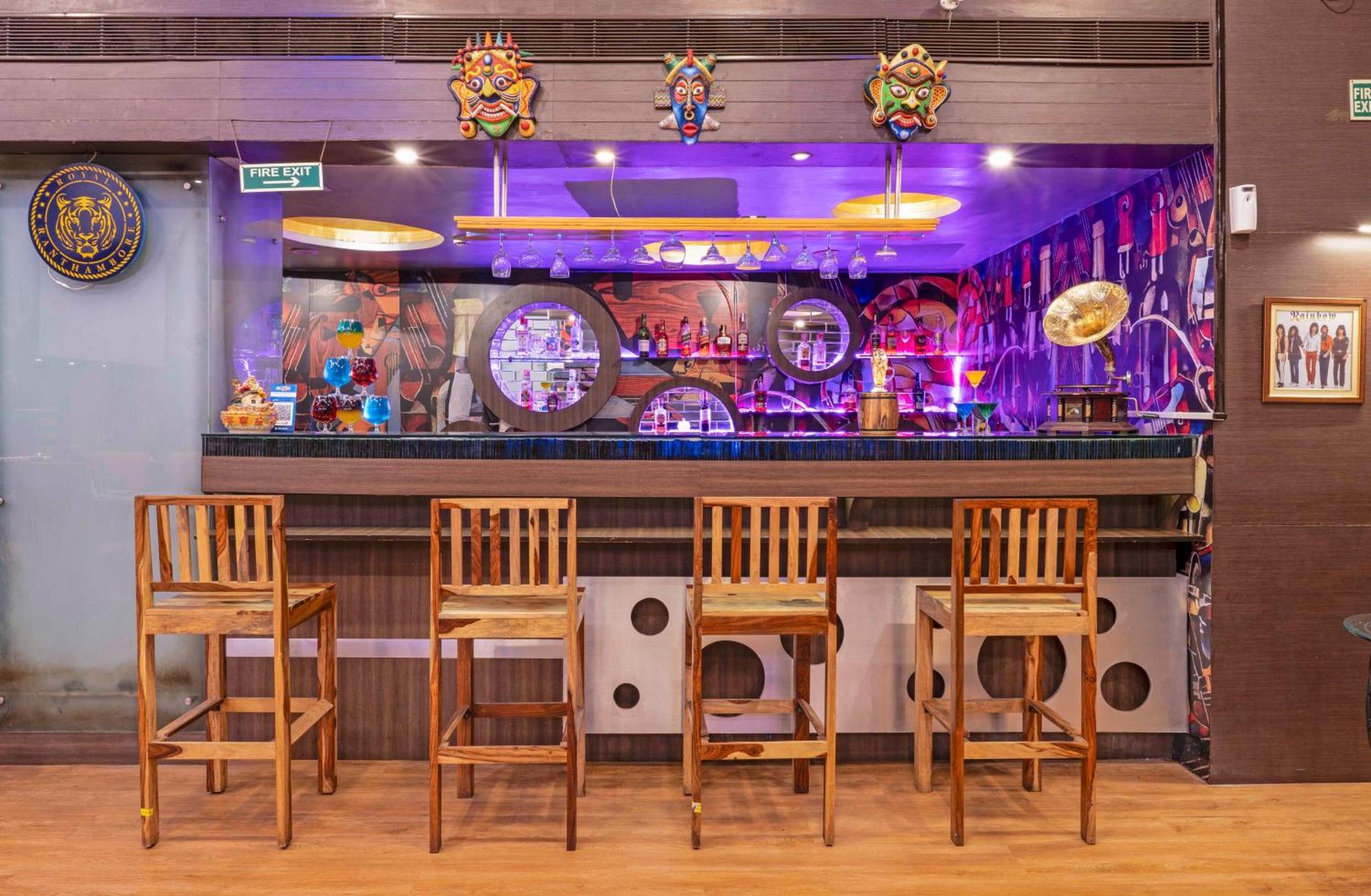 Indismart Hotel Calcutta Buitenkant foto