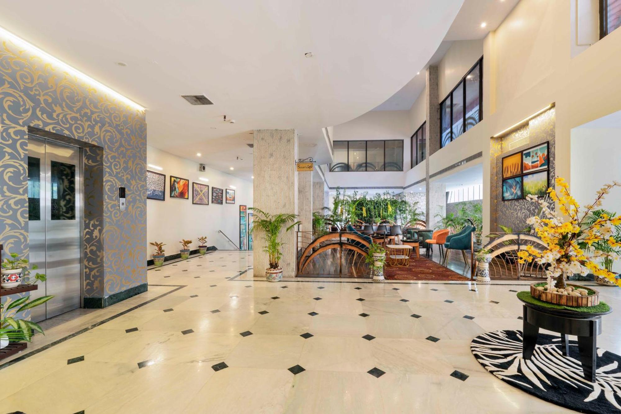 Indismart Hotel Calcutta Buitenkant foto