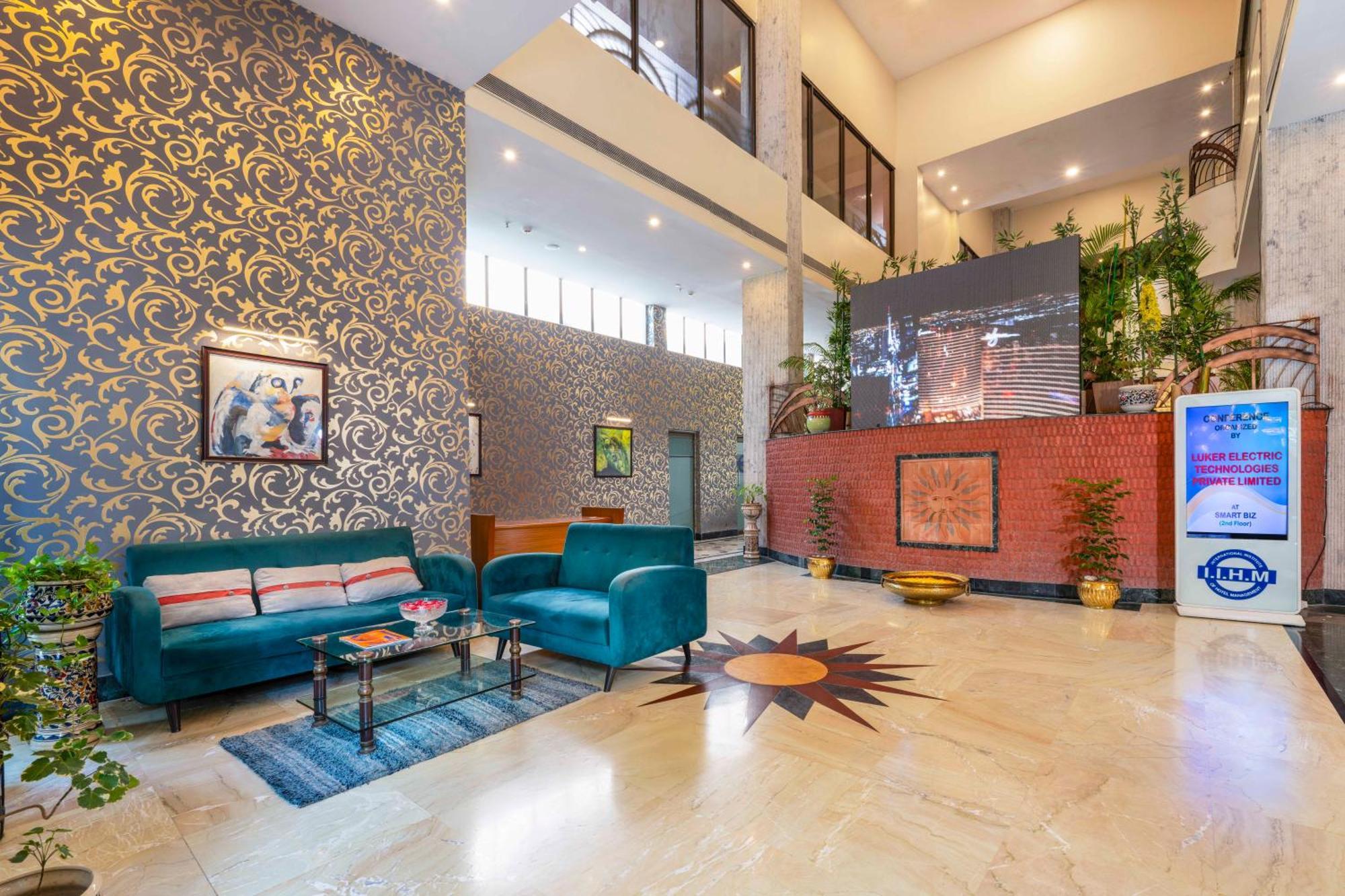 Indismart Hotel Calcutta Buitenkant foto