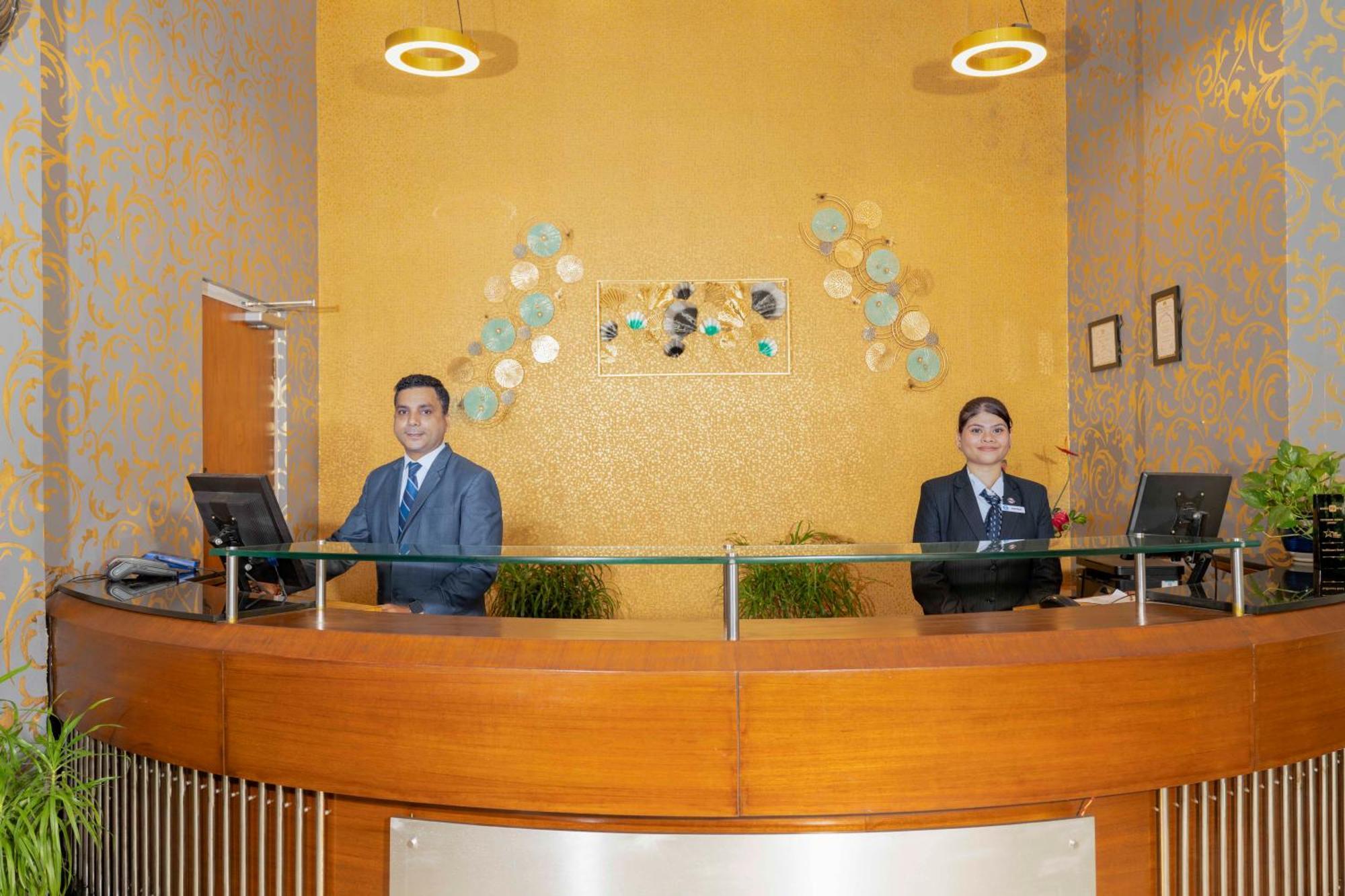 Indismart Hotel Calcutta Buitenkant foto
