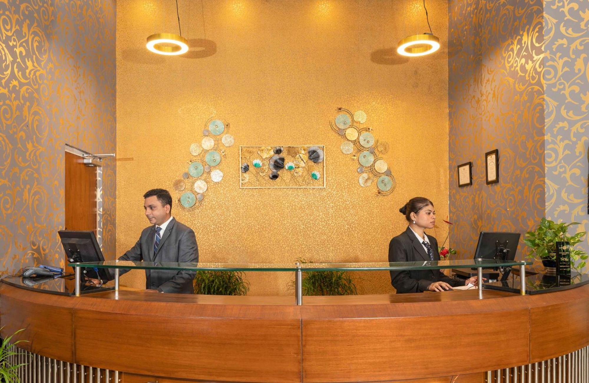 Indismart Hotel Calcutta Buitenkant foto