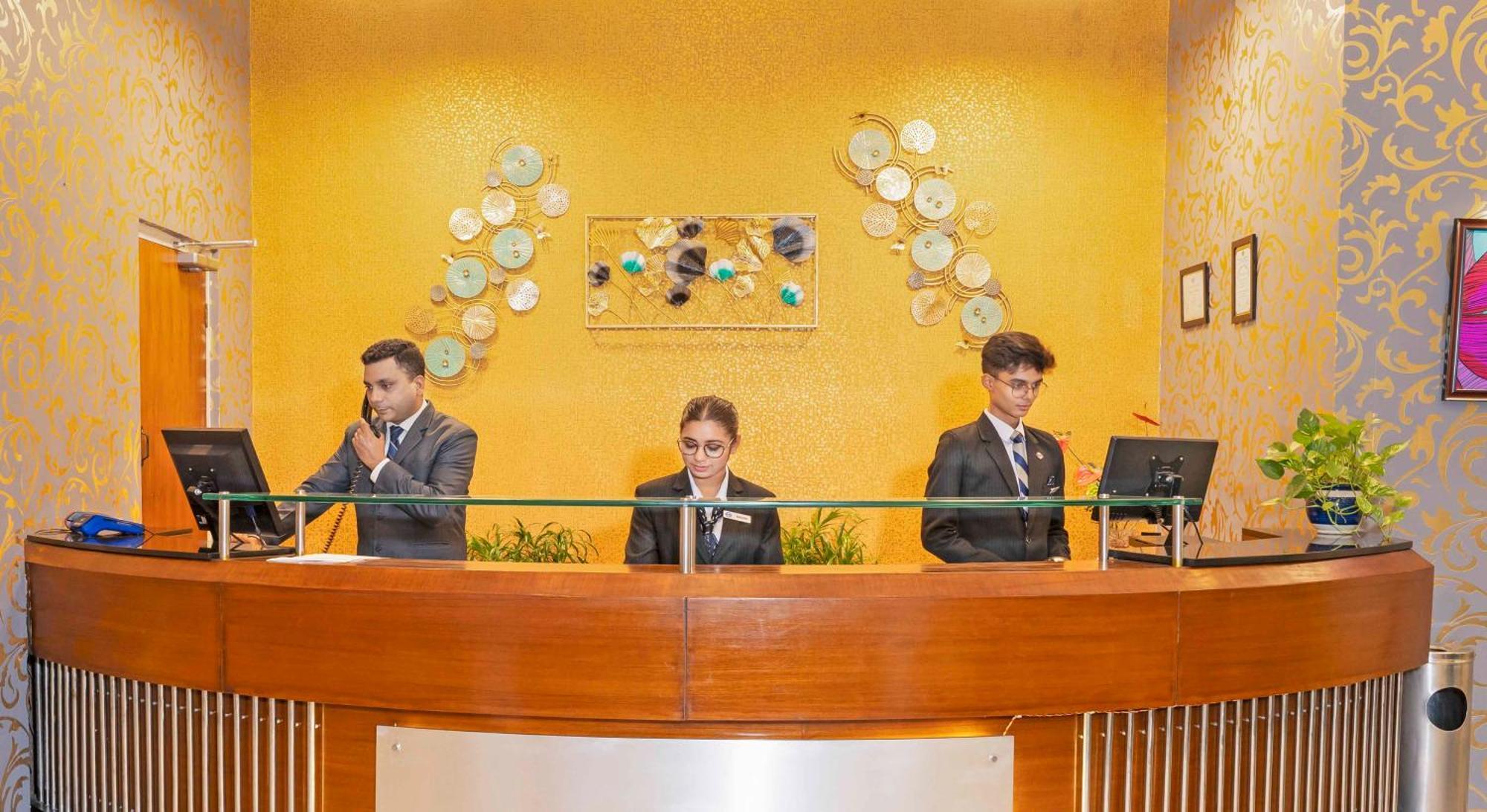 Indismart Hotel Calcutta Buitenkant foto