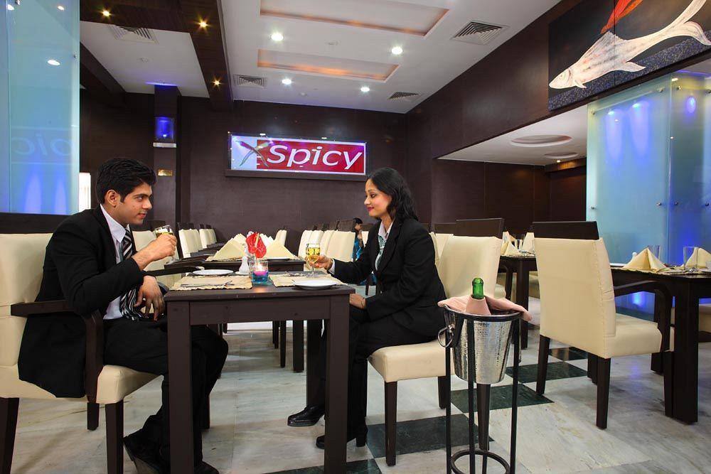 Indismart Hotel Calcutta Buitenkant foto
