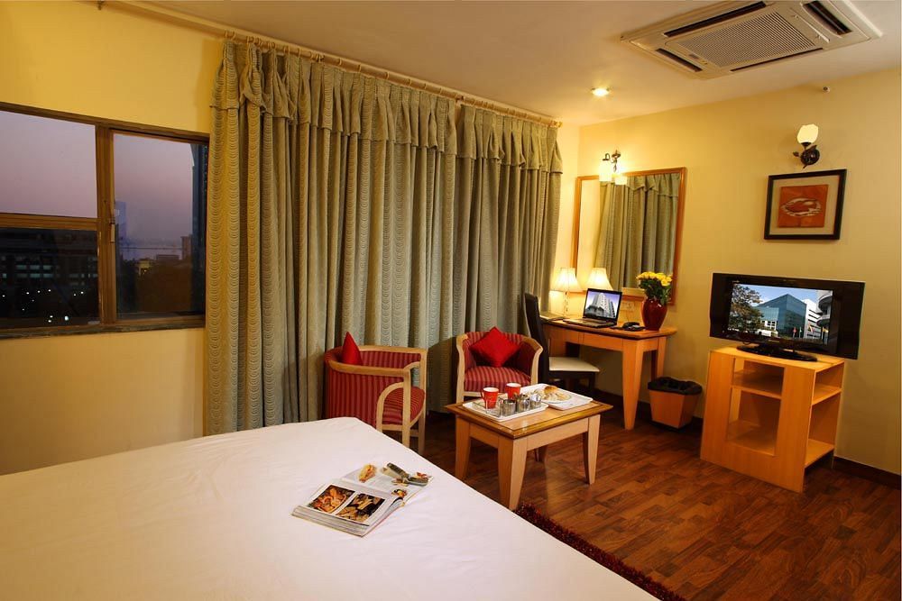 Indismart Hotel Calcutta Buitenkant foto