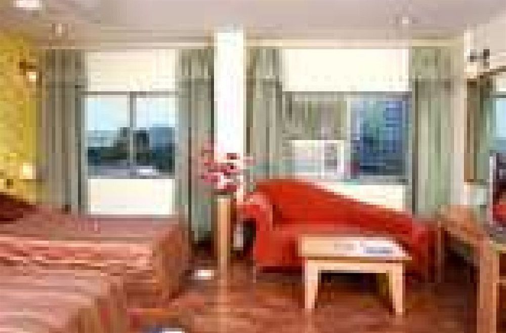 Indismart Hotel Calcutta Buitenkant foto