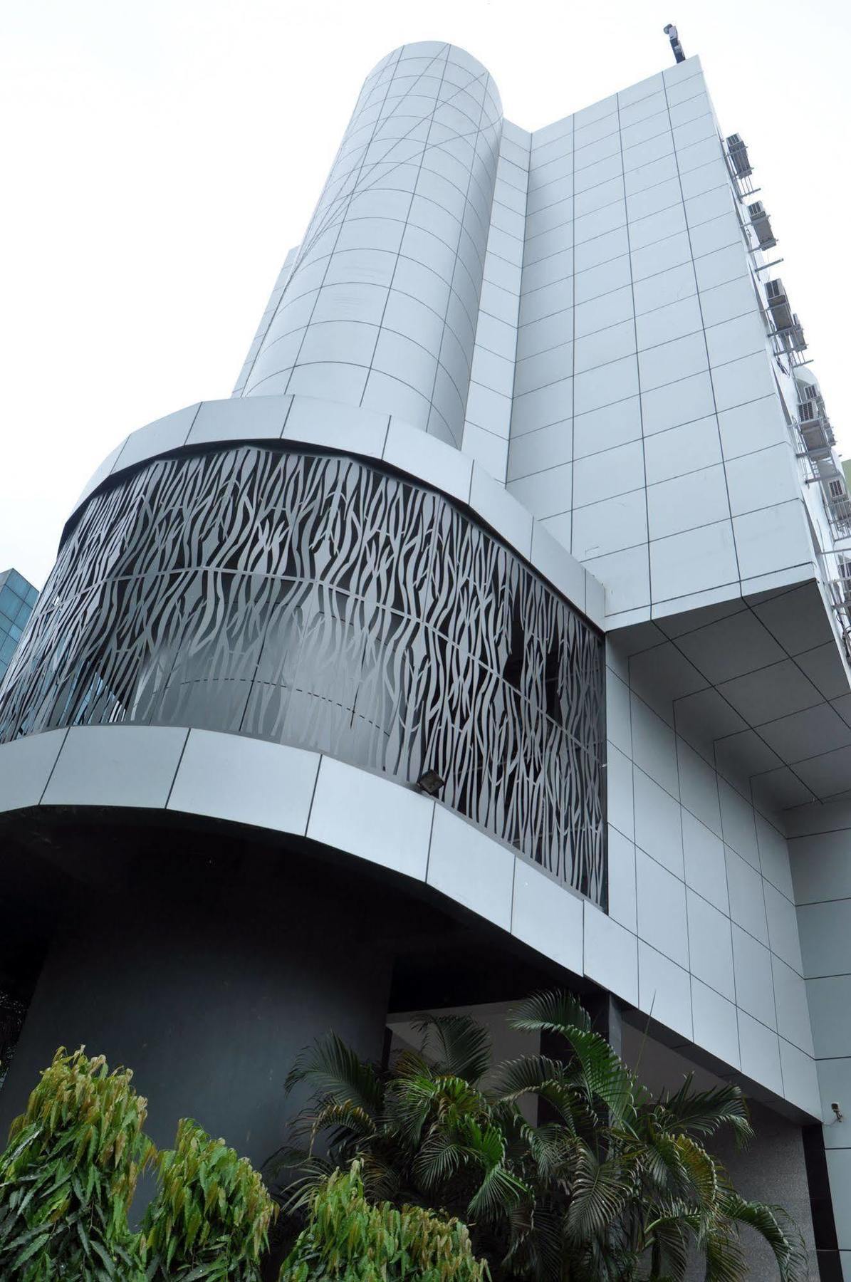 Indismart Hotel Calcutta Buitenkant foto